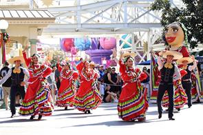 OCSA alumni perform in Disney’s ¡Viva Navidad! at Disney California Adventure Park