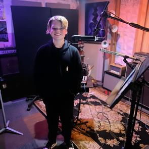 Logan Bailey was casted as the voice for Arnold, based on Nickelodeon’s “Hey Arnold!” cartoon, in a Paramount+ Superbowl commercial